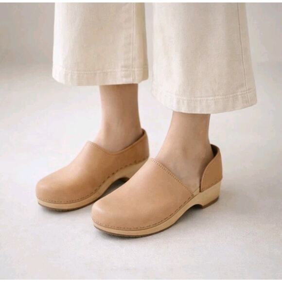 Sandgrens Shoes - Sandgrens Anthropologie Clogs Brett low closed back Ecru Tan size 40 (9/9.5)